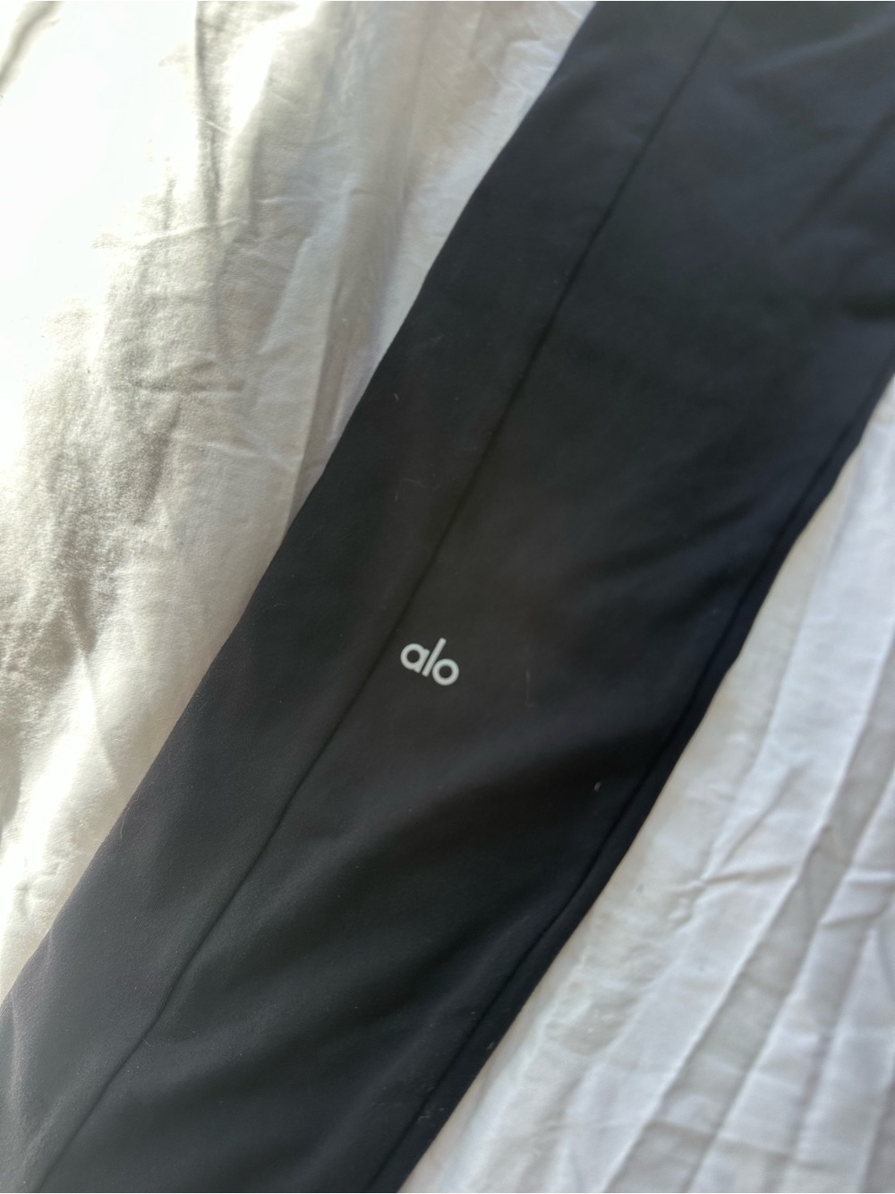 ALO Yoga Quilted White Joggers with Black Side Panels - Picture 4 of 7